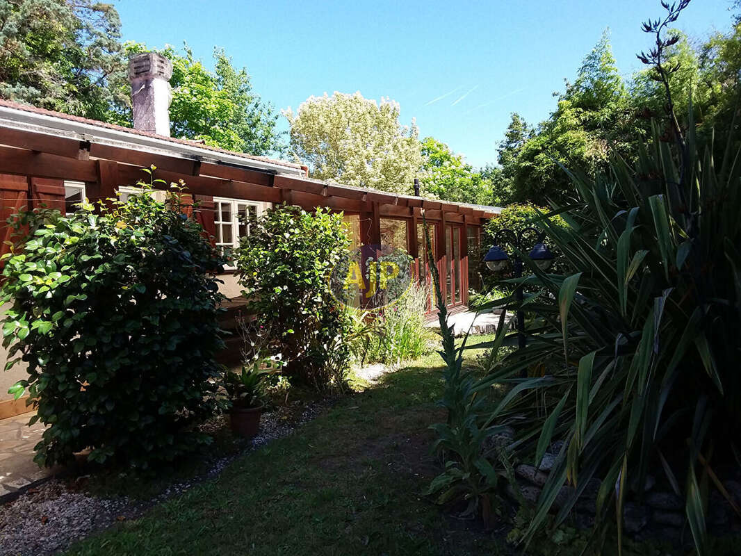 Maison à VENDAYS-MONTALIVET