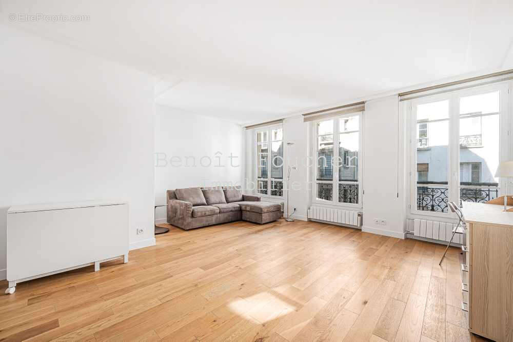 Appartement à PARIS-10E