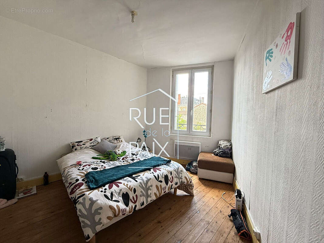 Maison à MONTS-SUR-GUESNES