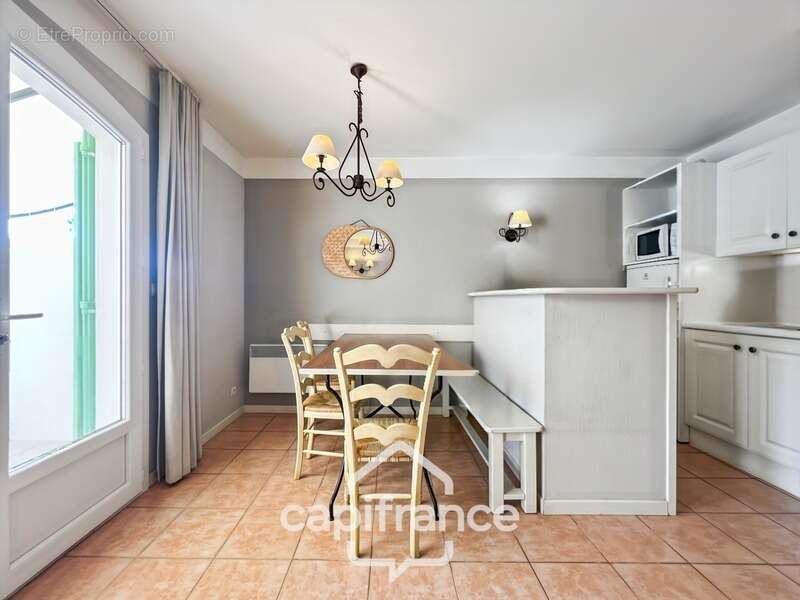 DOMAINE DE PONT ROYAL – Bastidon climatisé de 44 m², ravalé et parfaitement entretenu, avec jardin, 2 chambres et place de parki - photo 10