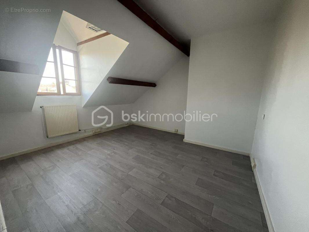 Appartement à LES GRANGES-LE-ROI