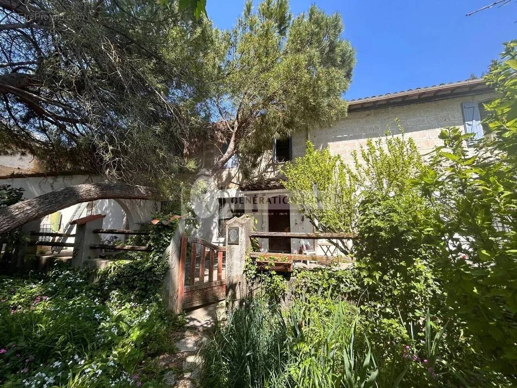 Maison à FOURQUES
