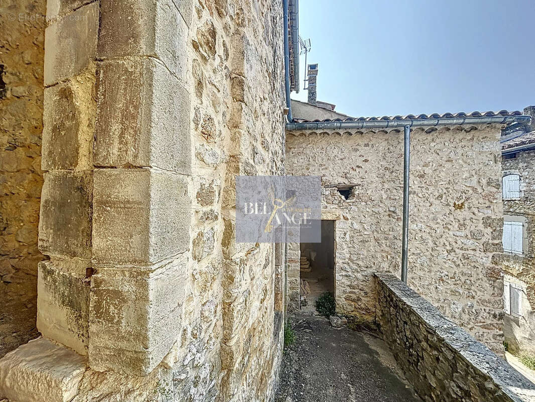 Maison à LABASTIDE-DE-VIRAC