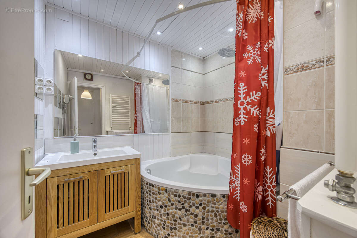Appartement à ETREMBIERES