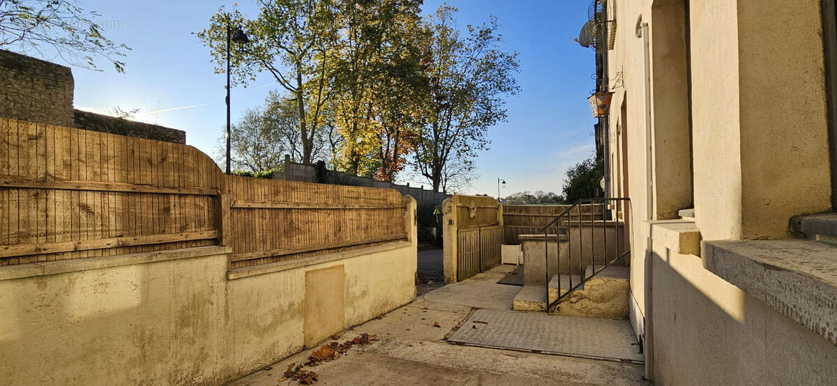 Maison à BERNESQ