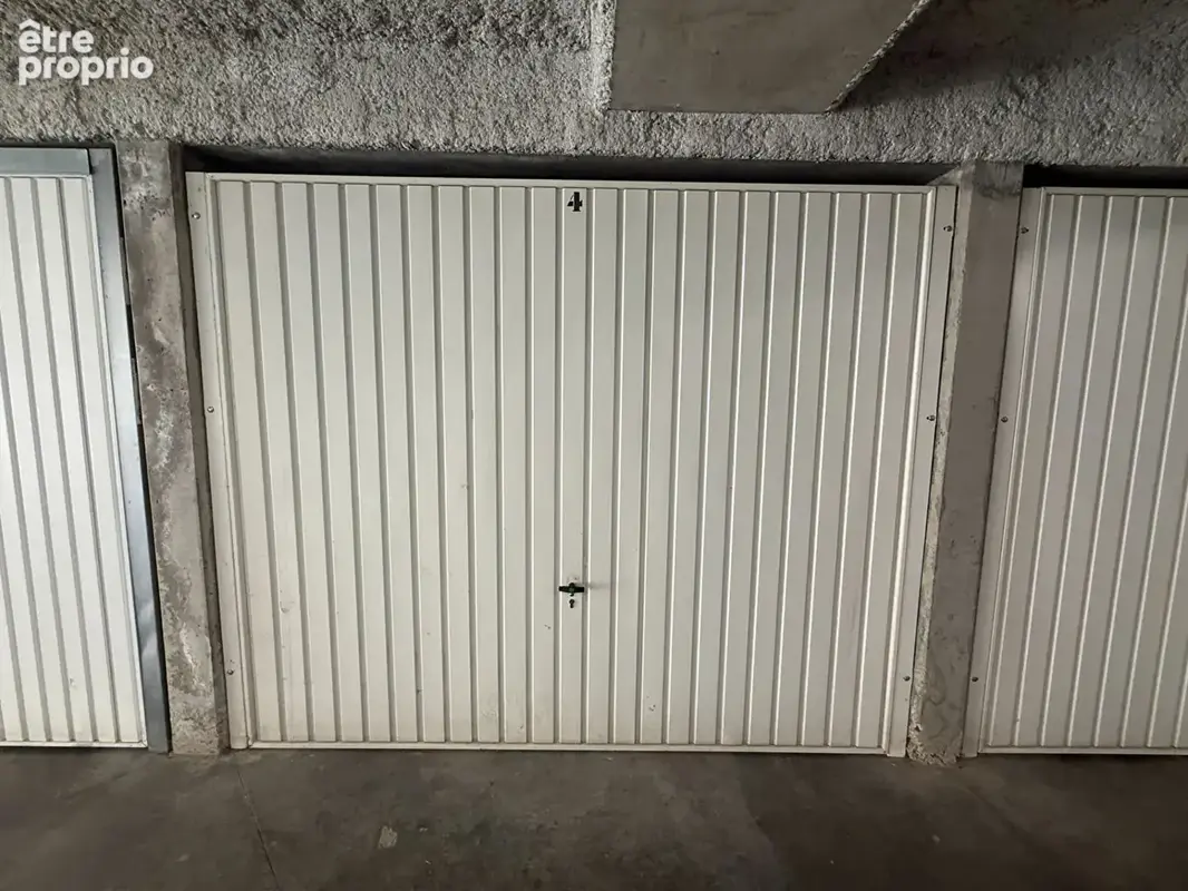 Garage fermé en sous sol - photo 2