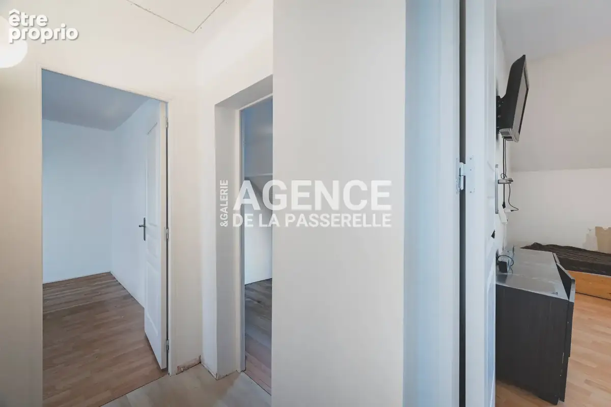 Maison rénovée de 118m2, 4 chambres, jardin et piscine. - photo 28