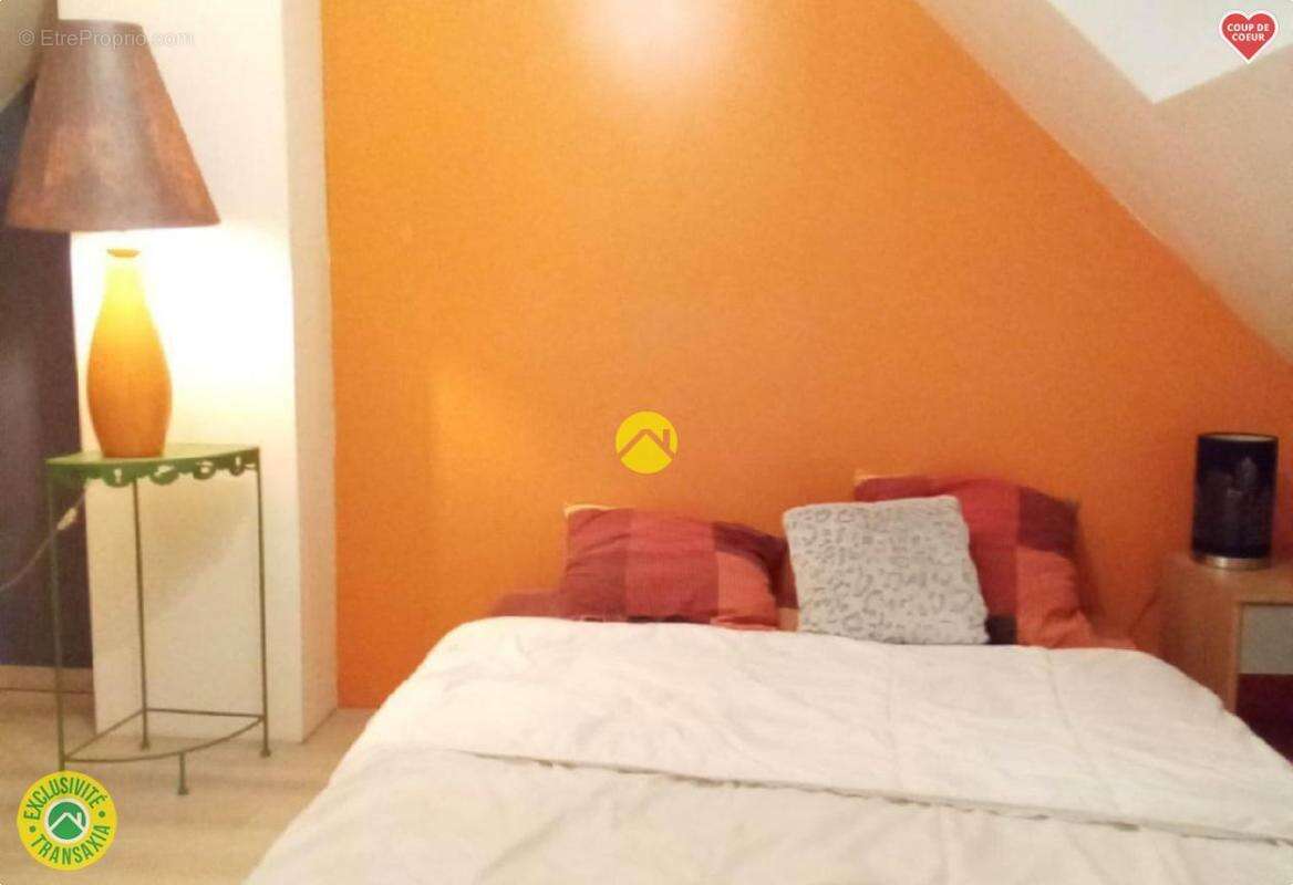 Maison à SAINT-ETIENNE-DE-FURSAC