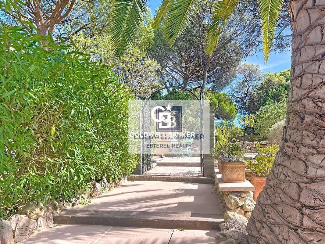 Maison à ROQUEBRUNE-SUR-ARGENS