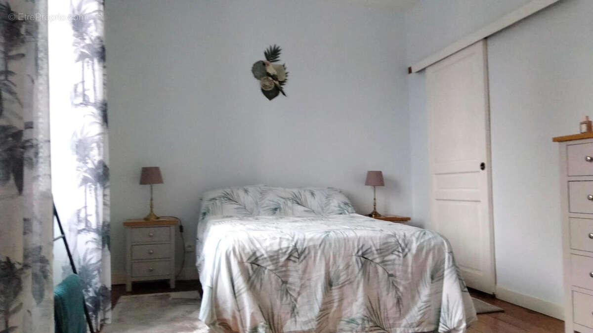 CHAMBRE - Maison à LORIGNE