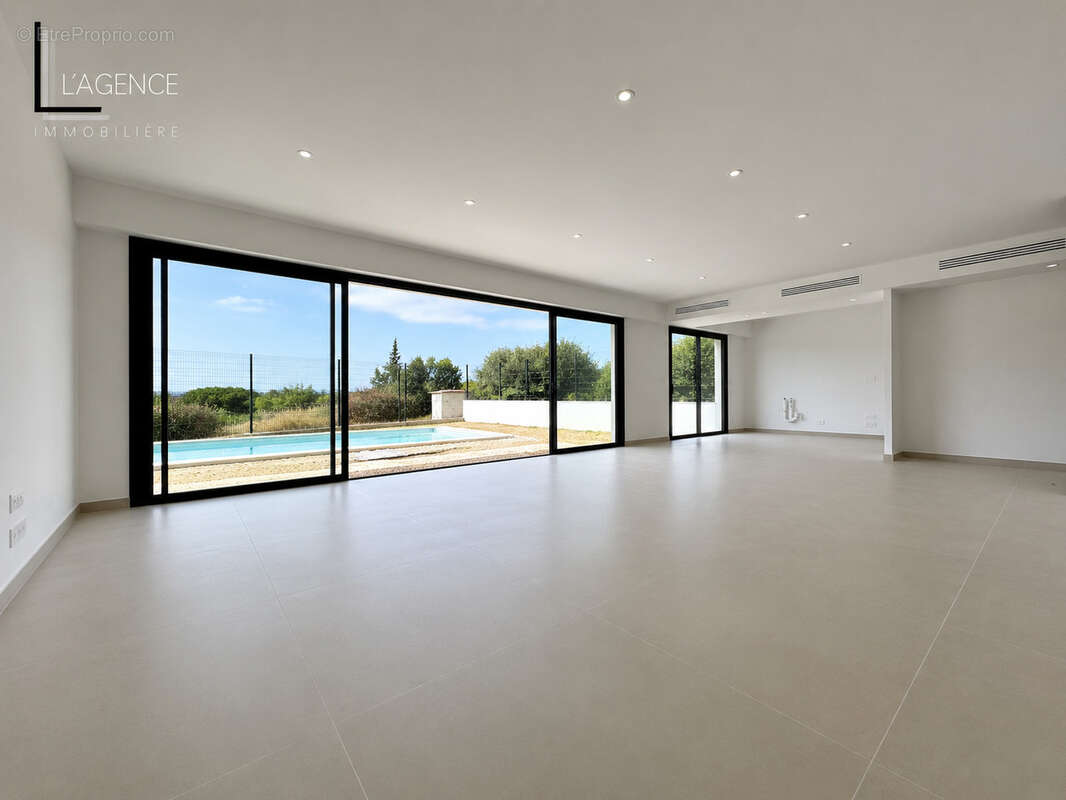 Allauch villa t4 + piscine + garage - photo 3