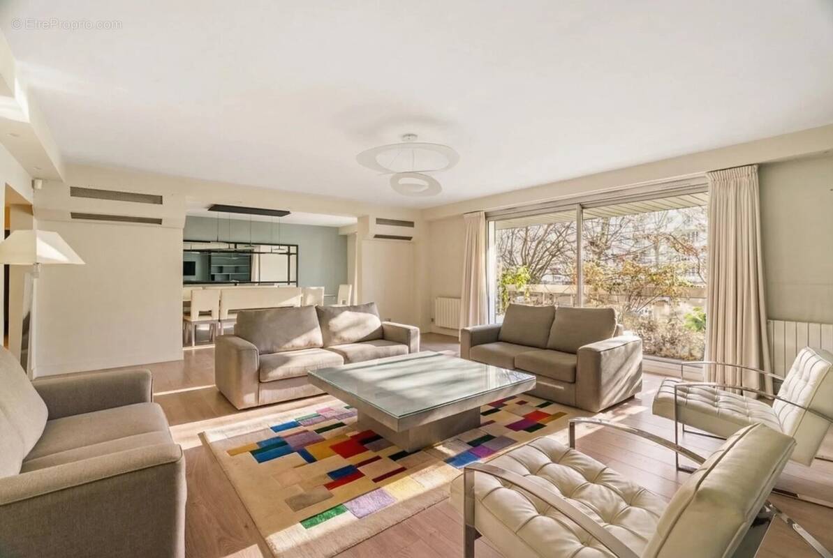 Appartement à NEUILLY-SUR-SEINE