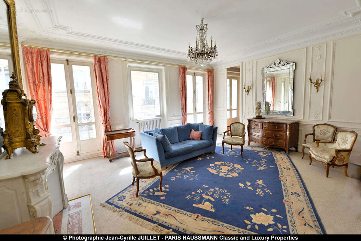 Appartement à PARIS-8E