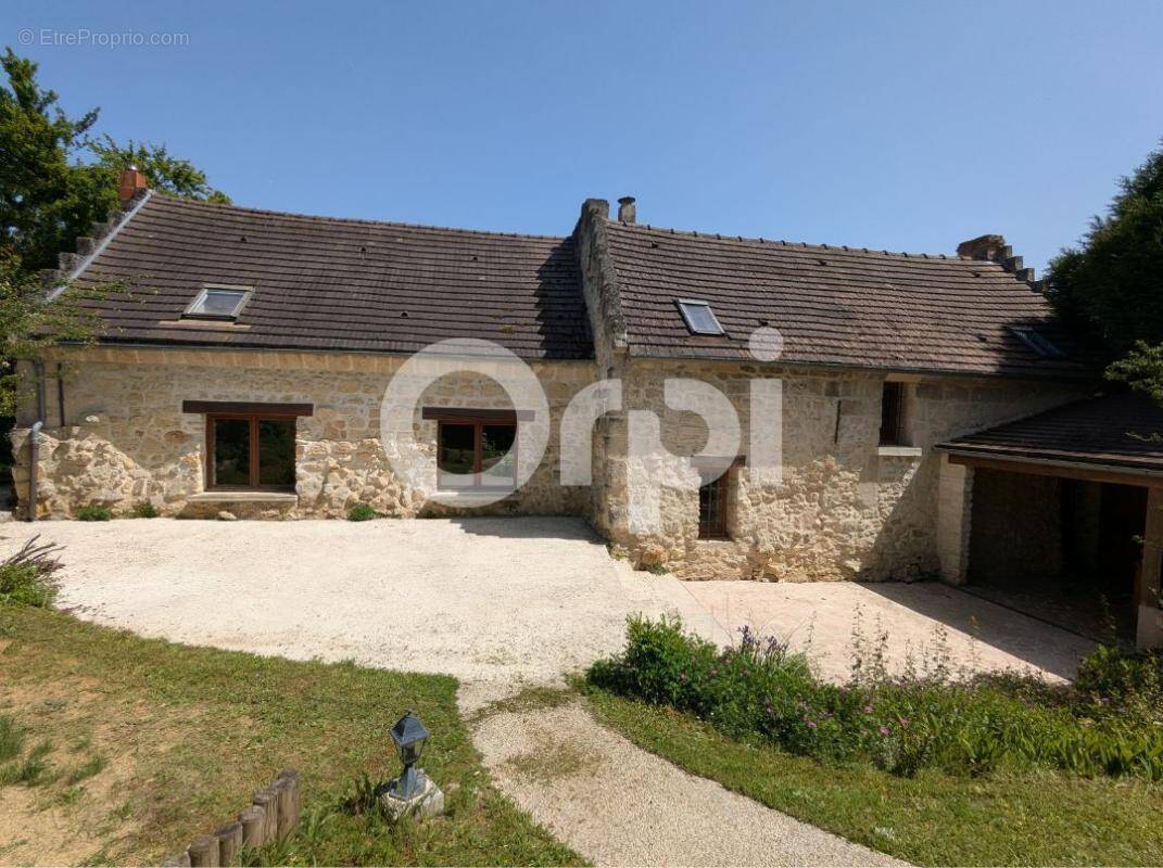 Maison à COURTIEUX