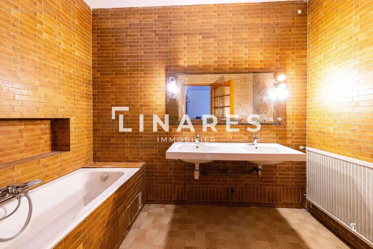 Appartement à MARSEILLE-7E