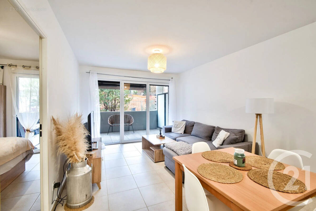 Appartement à SAINT-LAURENT-DU-VAR