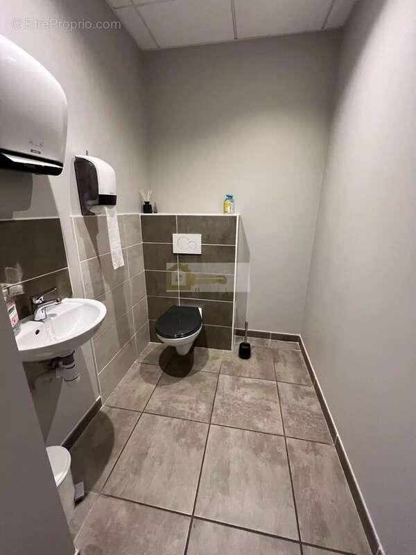 Commerce à CHATEAUNEUF-DU-RHONE