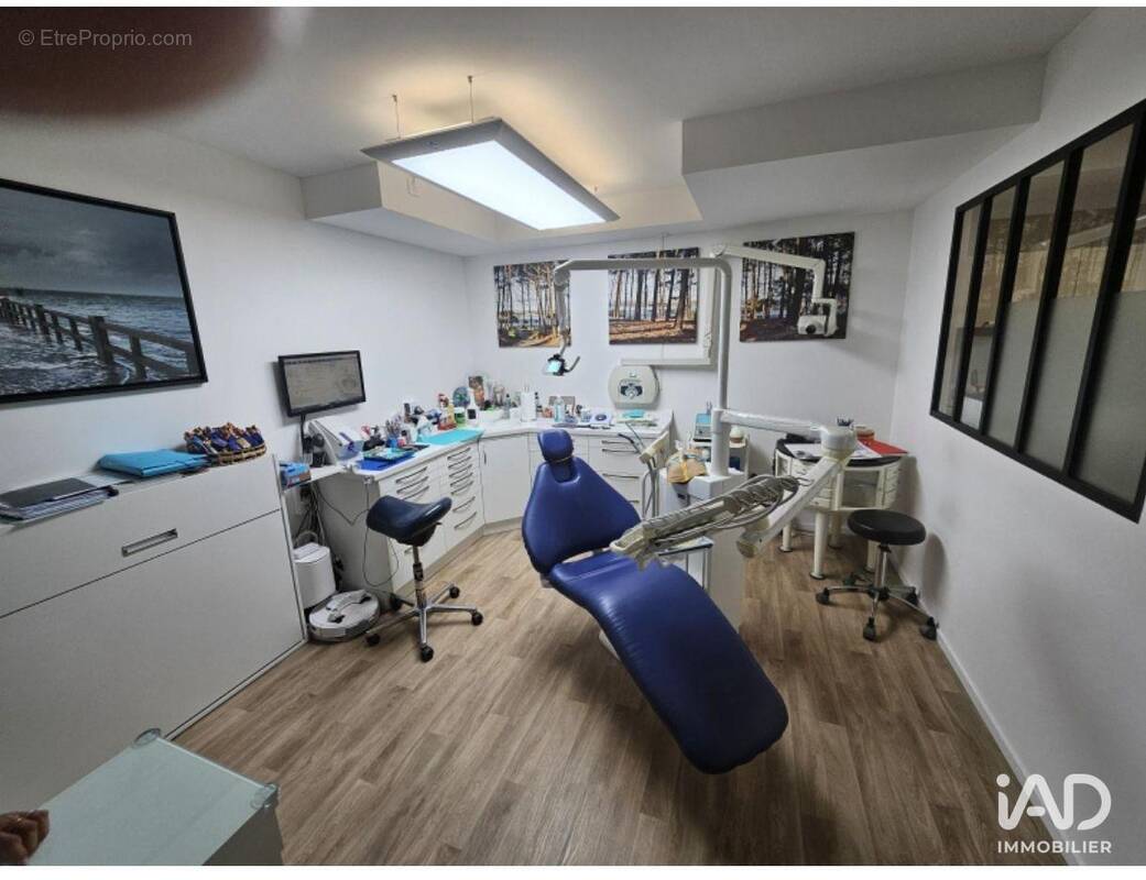 Photo 1 - Commerce à TRAPPES