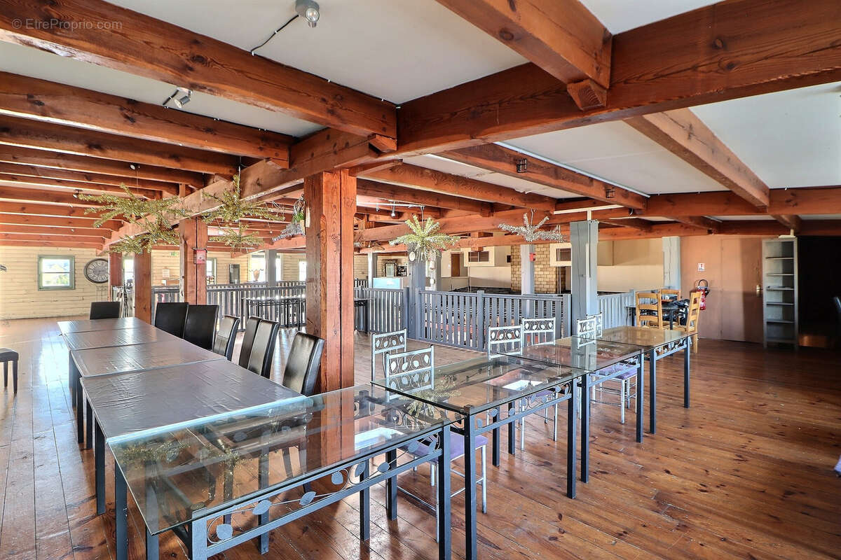 Commerce à SAINT-JEAN-DE-VEDAS