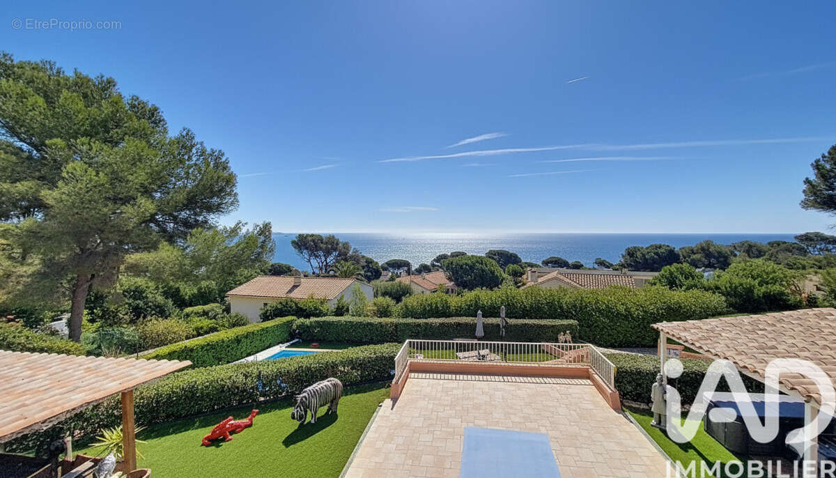 Photo 7 - Maison à ROQUEBRUNE-SUR-ARGENS