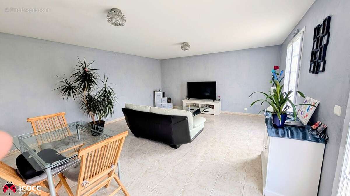 Maison à CHAMPAGNE-LES-MARAIS