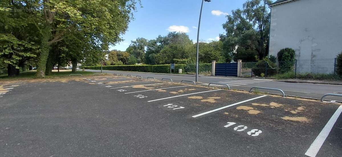 Photo 2 - Parking à POITIERS