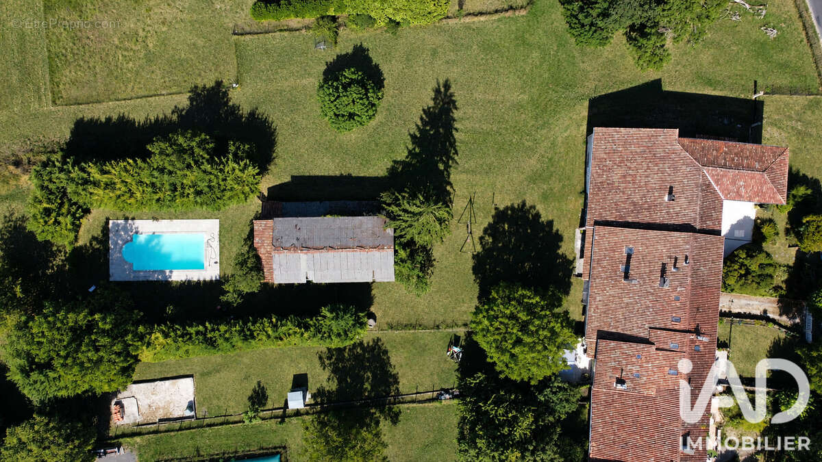 Maison 254 m² à Chalais  - photo 2