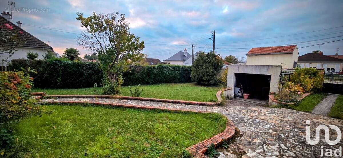 Photo 3 - Maison à LA CHAPELLE-SAINT-MESMIN