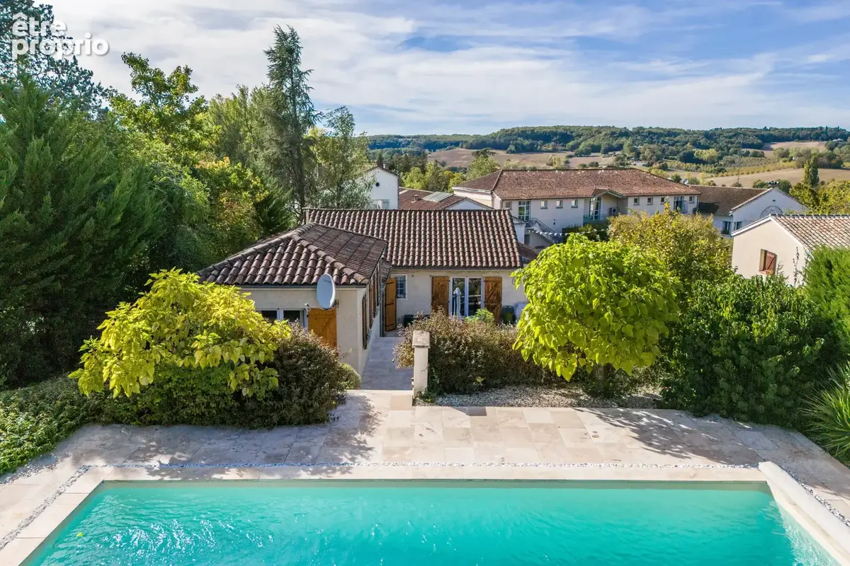 Maison de village avec jardin, piscine et parking - photo 2