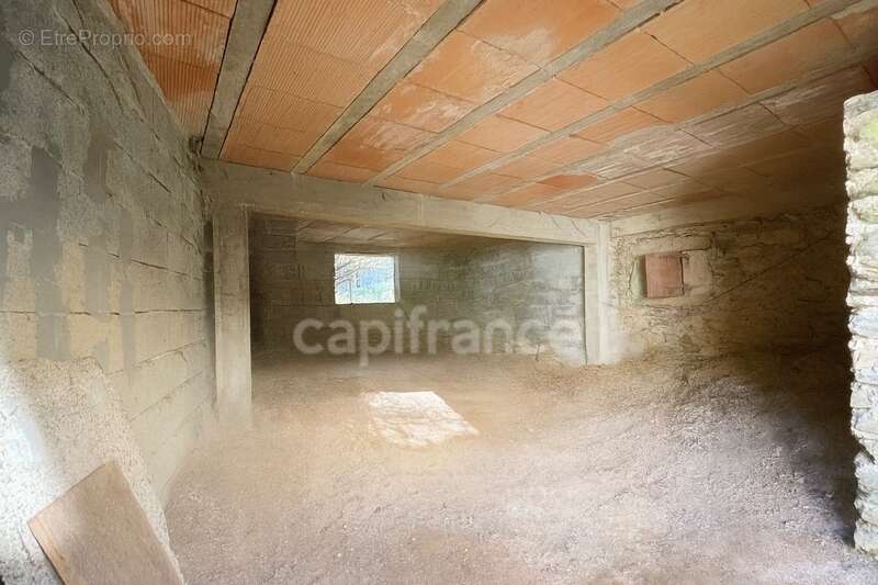 Maison à VERRERIES-DE-MOUSSANS