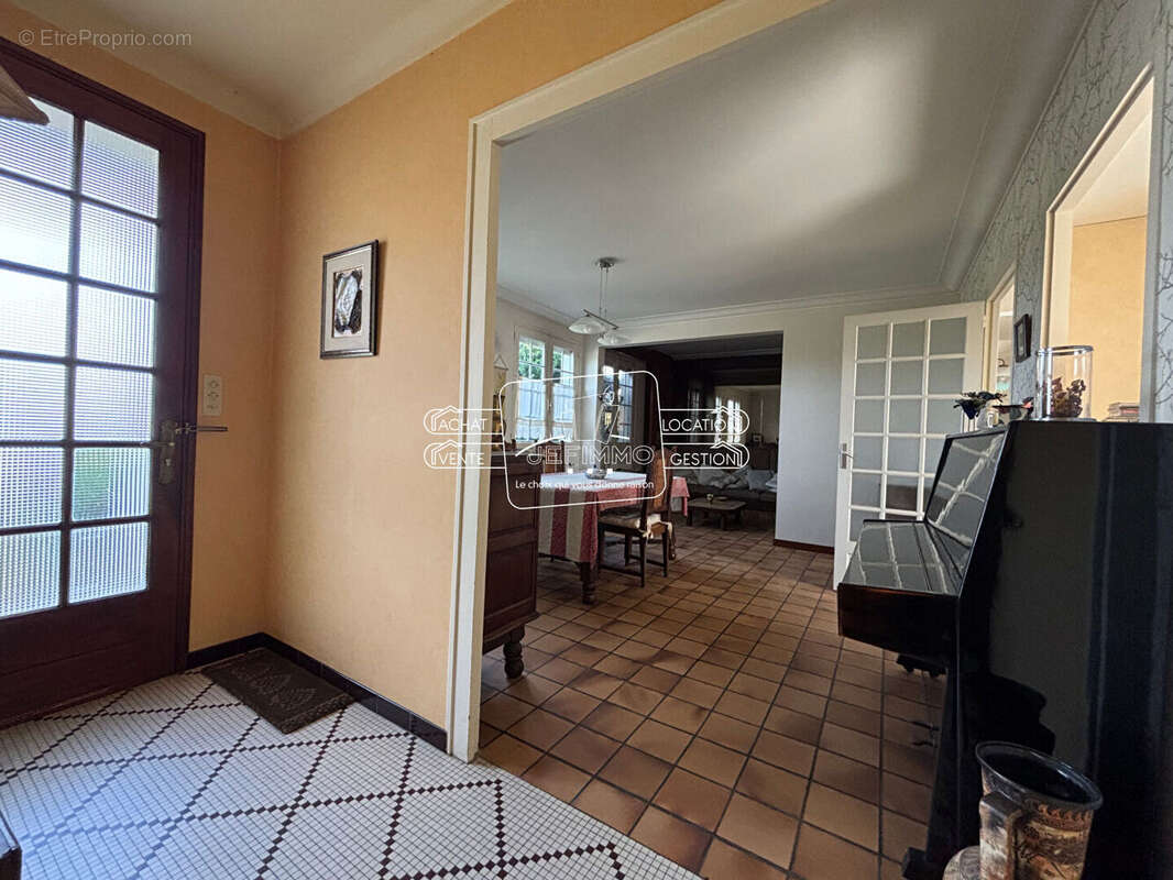 Maison à LA CHAPELLE-BASSE-MER