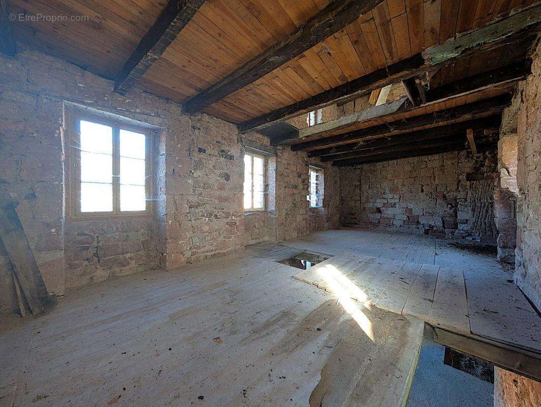 Maison à VILLECOMTAL