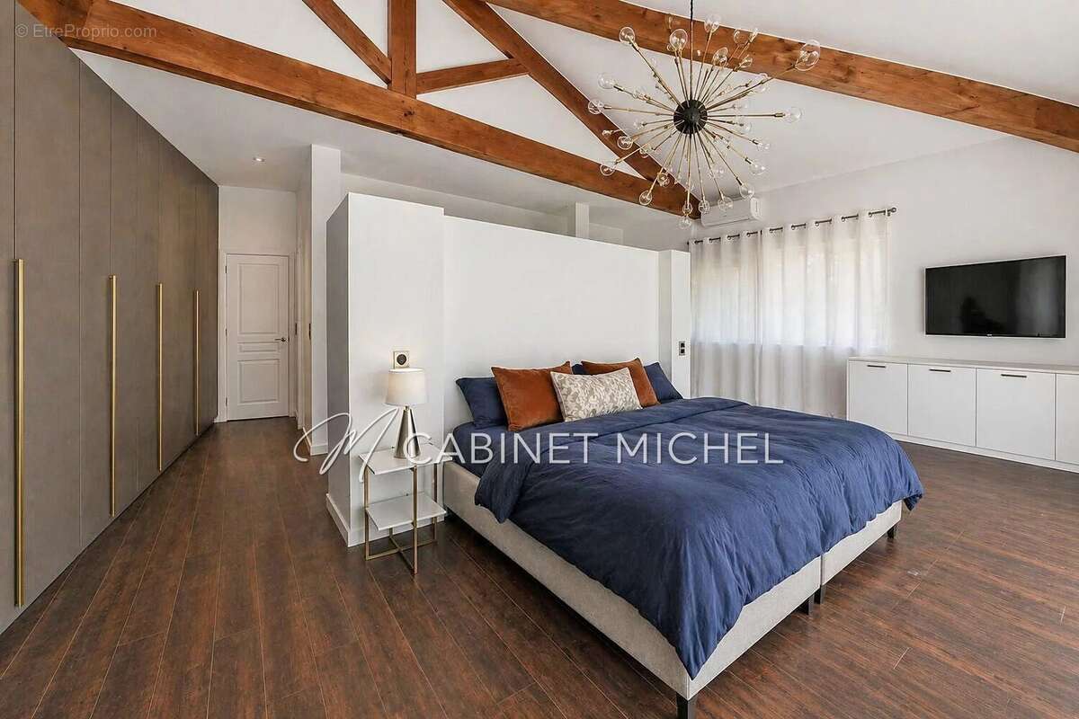 Maison à ROQUEFORT-LES-PINS