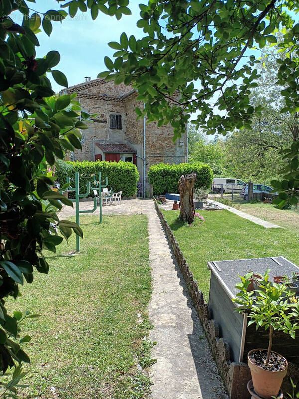 Appartement avec grand terrain - photo 1