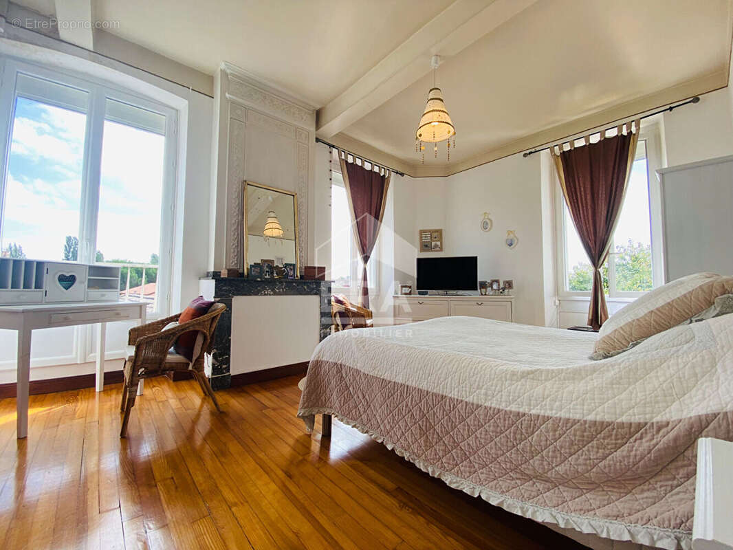 Appartement à VILLECOMTAL-SUR-ARROS