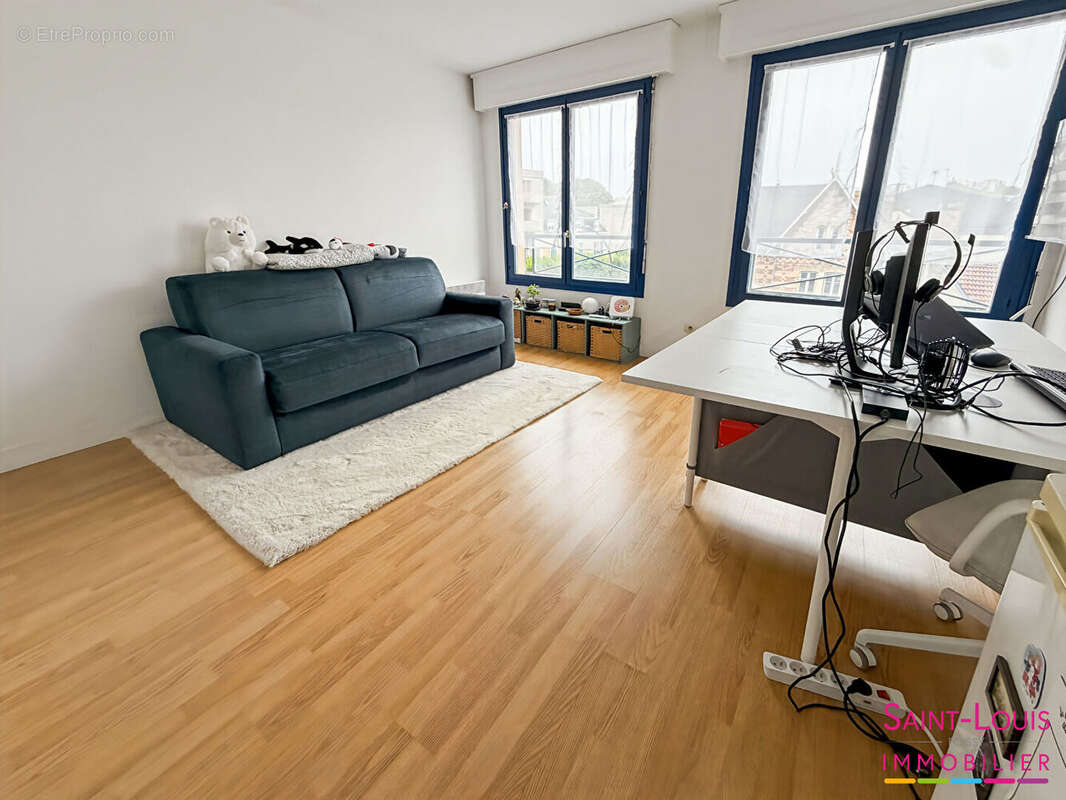 POISSY centre Spécial investisseur Studio vendu loué - photo 2