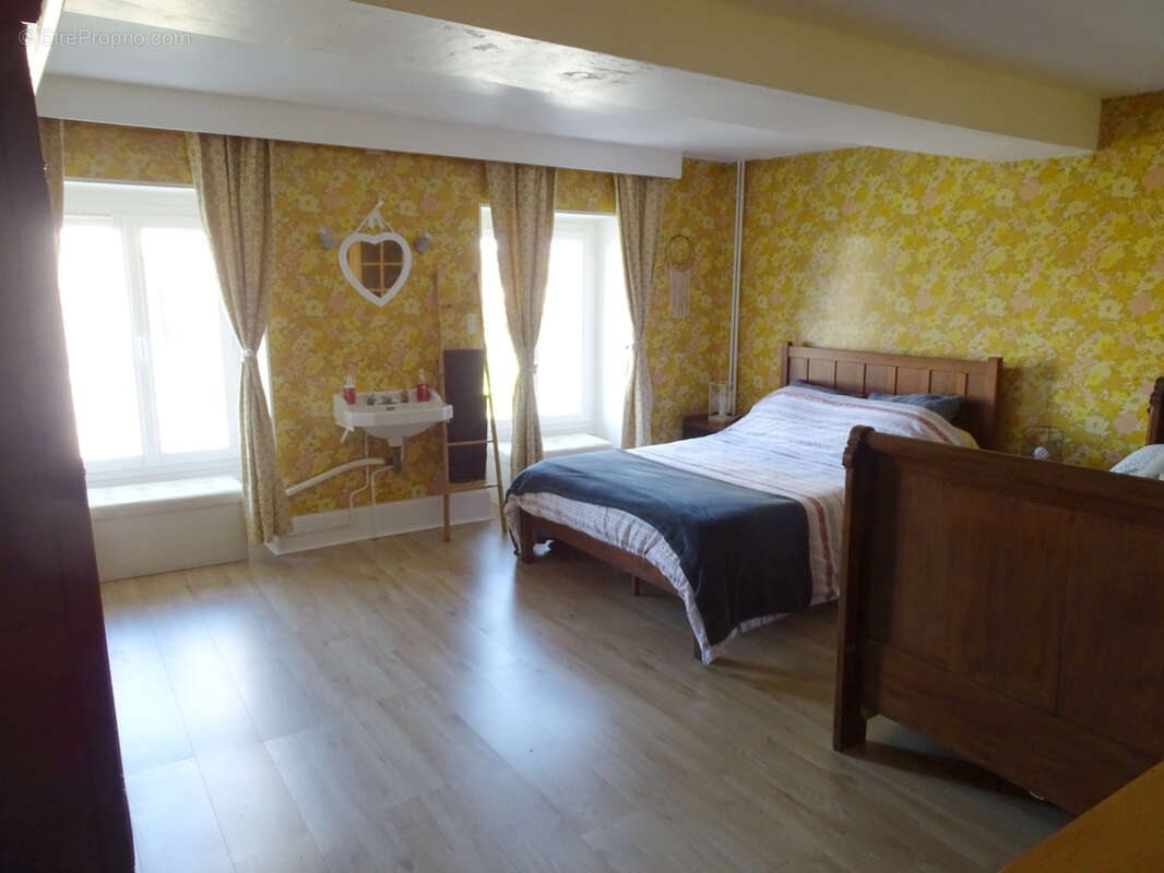 Maison à MONTIGNY-SUR-AUBE