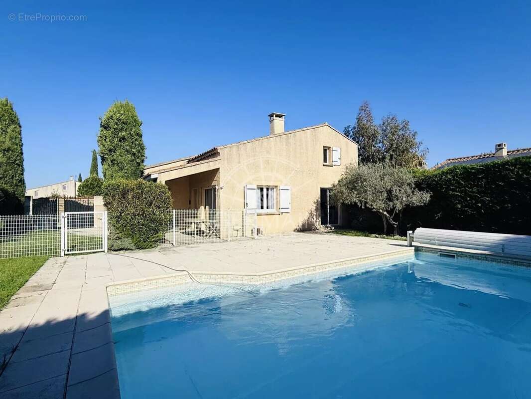 Maison à L'ISLE-SUR-LA-SORGUE