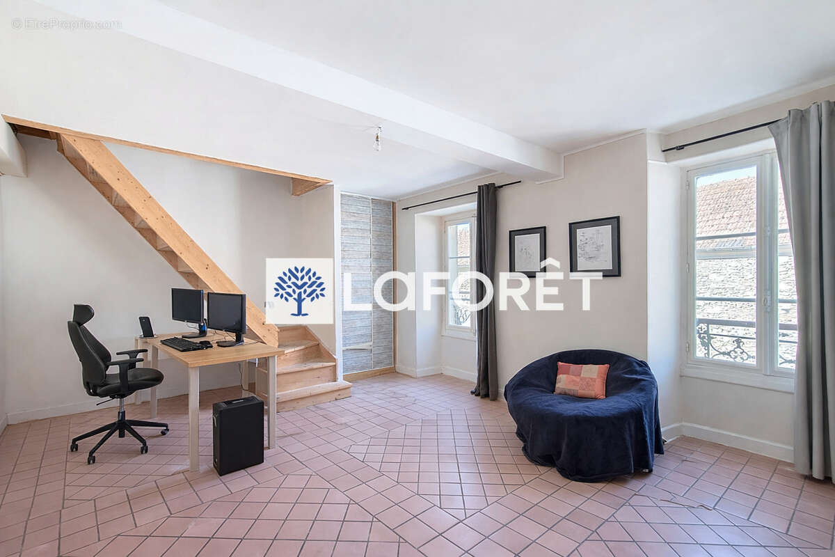 Maison à JOUY-LE-CHATEL