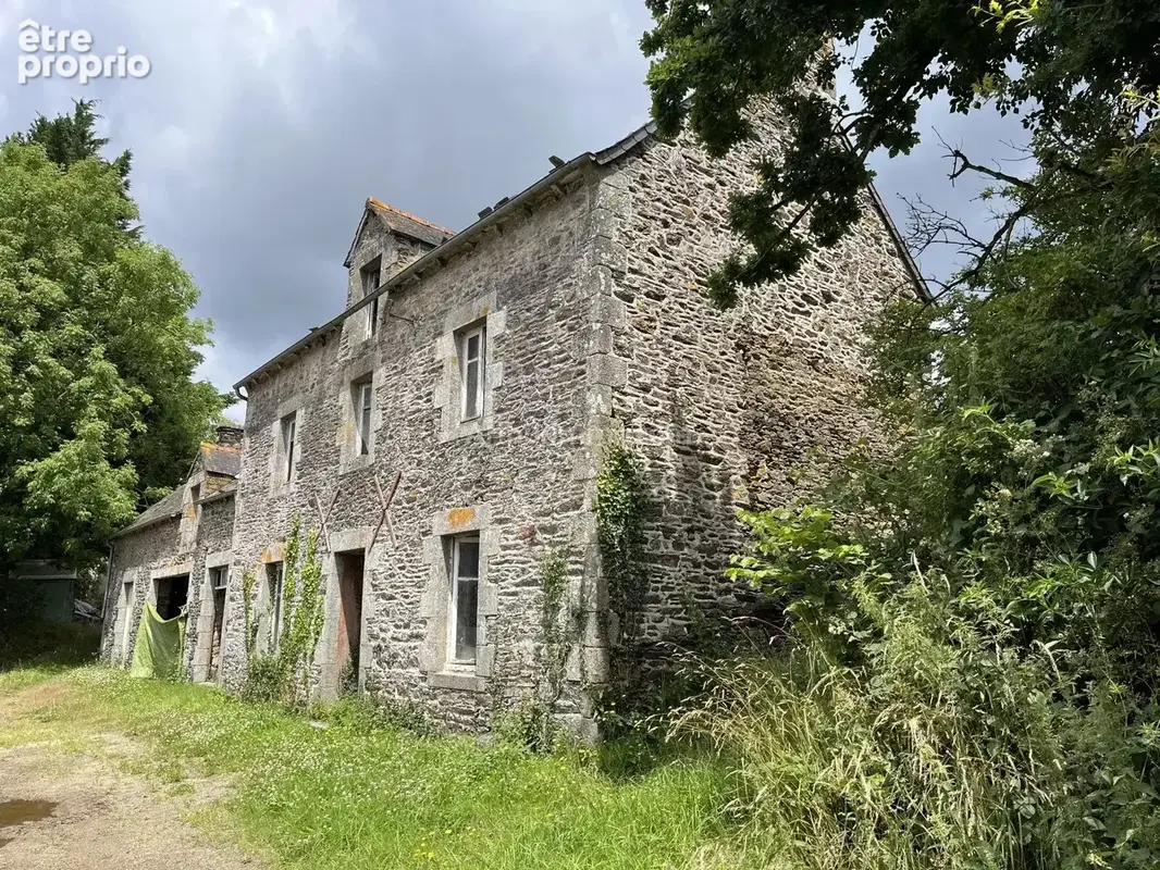 Maison à ALLINEUC