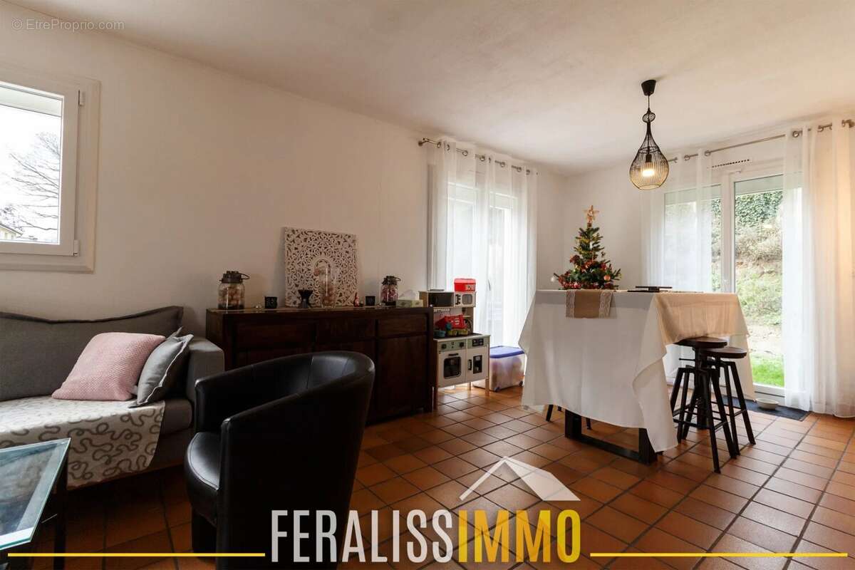 Maison à MEZY-SUR-SEINE