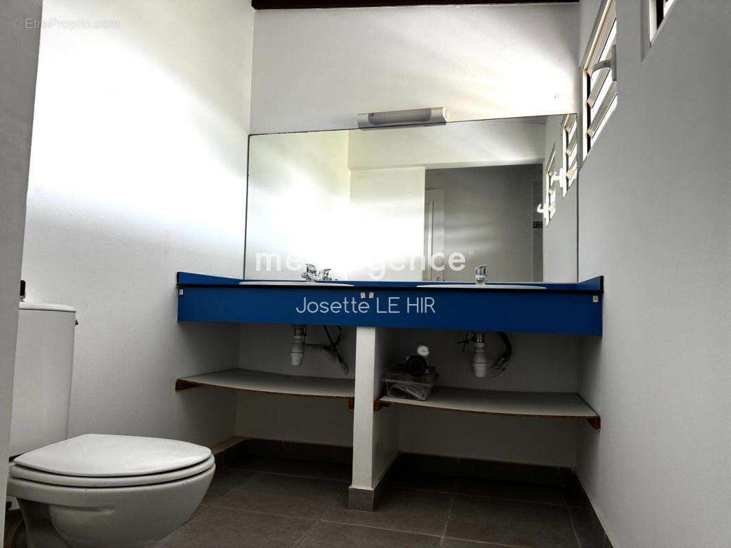 Appartement à REMIRE-MONTJOLY