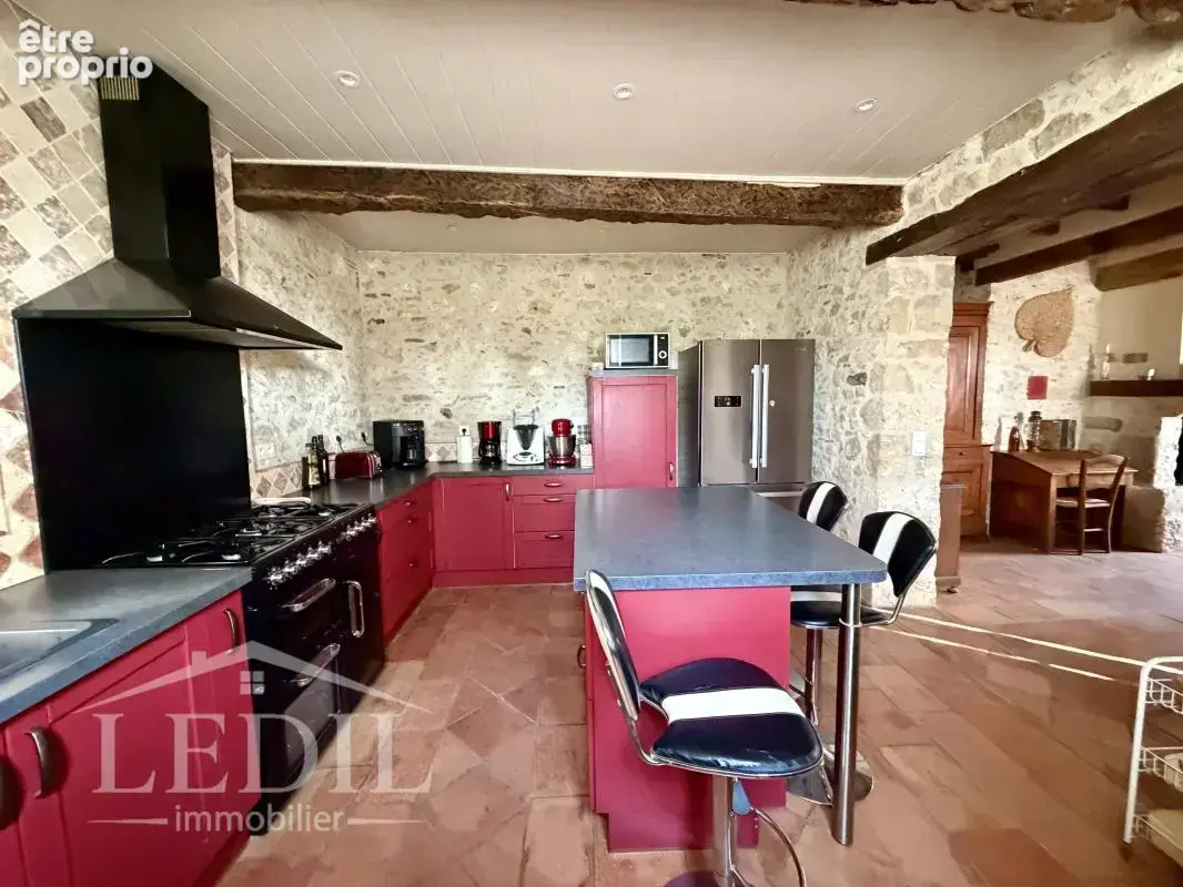 Maison en pierre rénovée avec vue panoramique - photo 9
