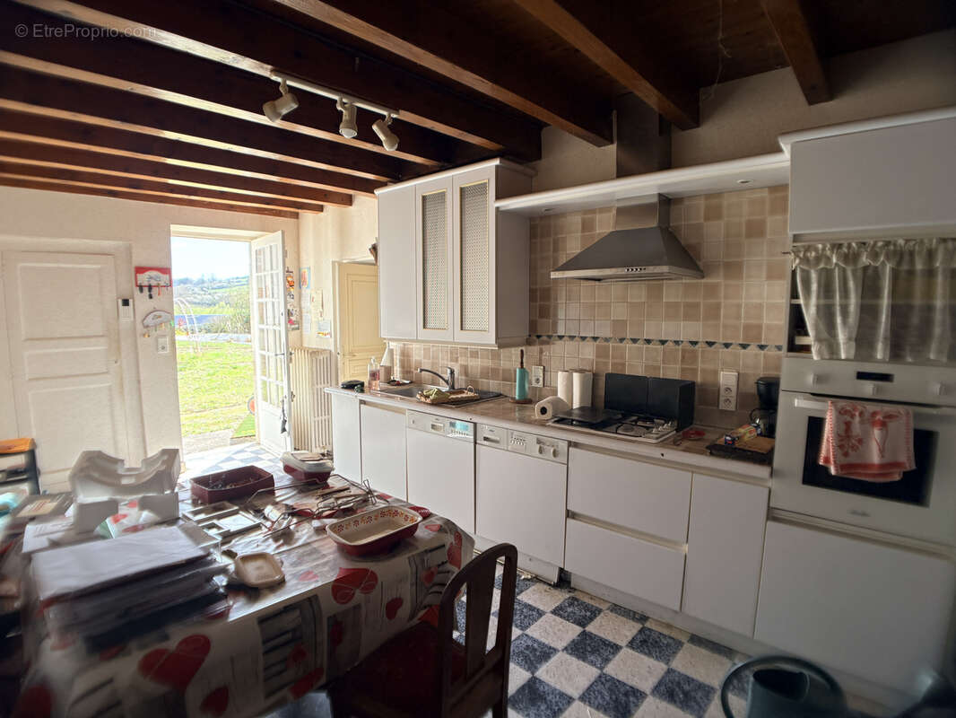 Maison à BELLENAVES