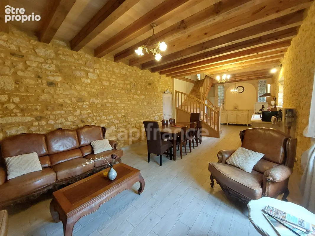 A vendre, maison de 364 m² entourée de plus de 2,5 hectares de terrain à Carsac-Aillac avec 3 gîtes meublés, une maison d'habita - photo 23