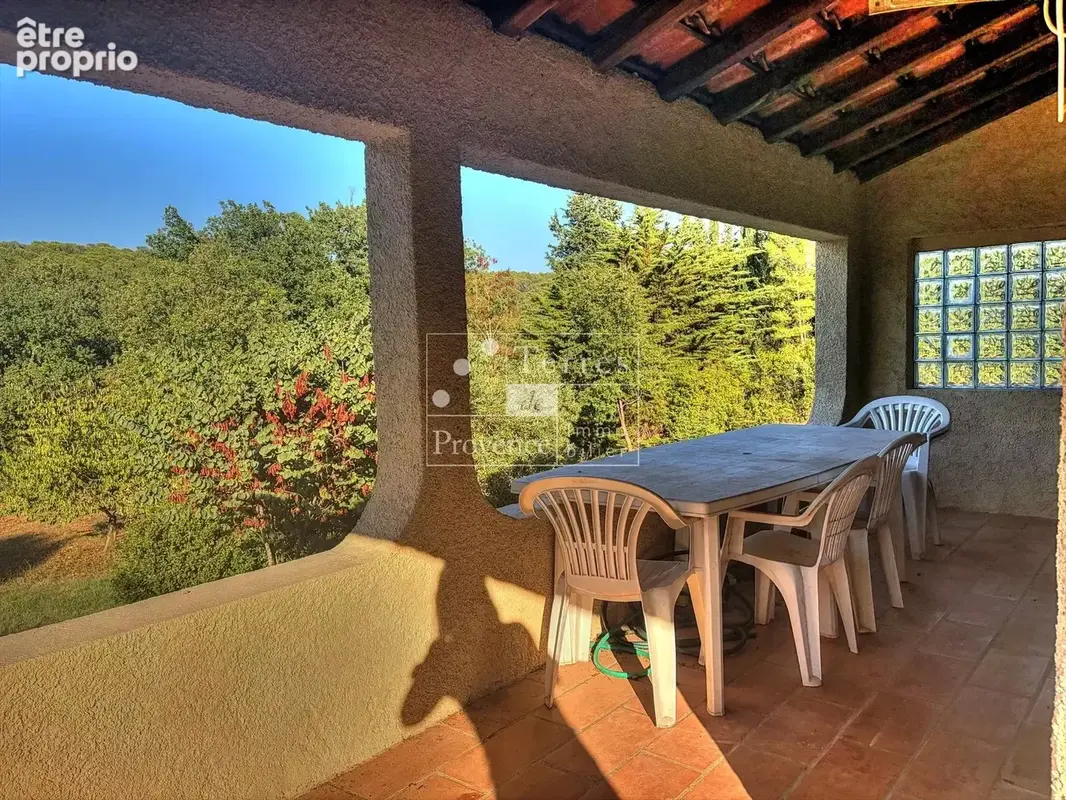 LORGUES – Maison de maçon sur 7500 m² de terrain avec grande piscine - photo 5