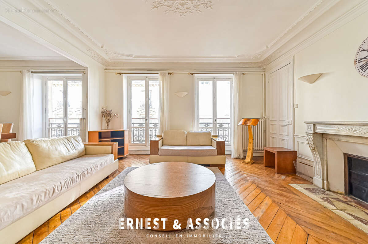 Appartement à PARIS-10E