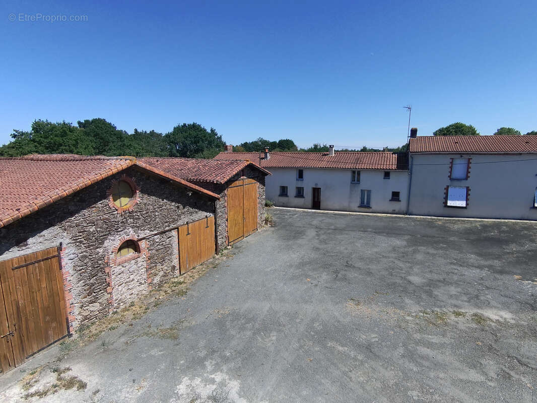 Ensemble immobilier - 2 maisons d'habitation - grange - dépendances - terrain 3453 m2 - photo 20