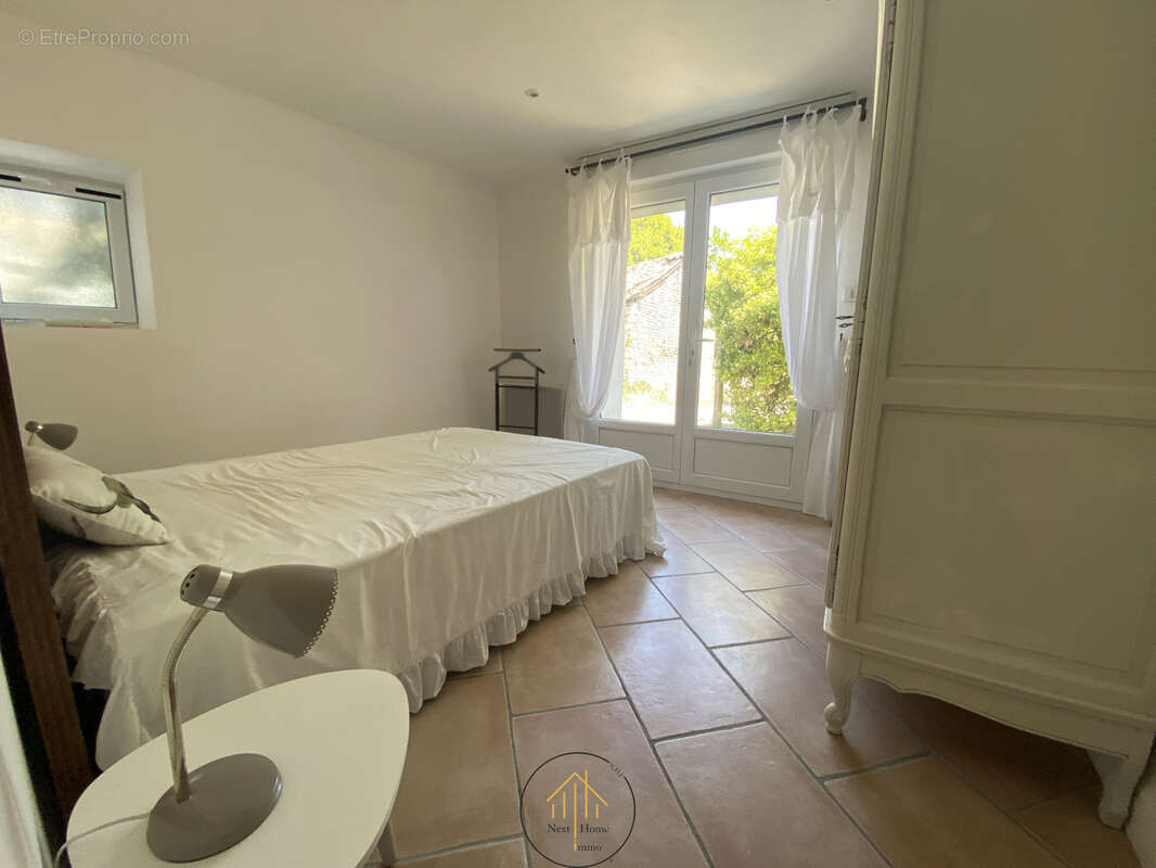 Ensemble immobilier   2 maisons + garages + grange   Bessac (16) - photo 6