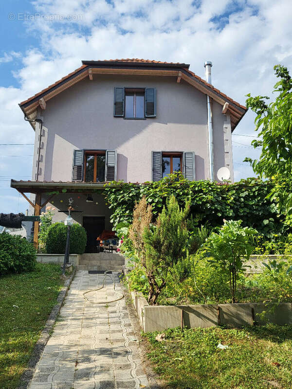 Maison à VETRAZ-MONTHOUX